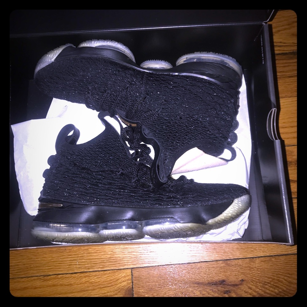Nike Lebron XV